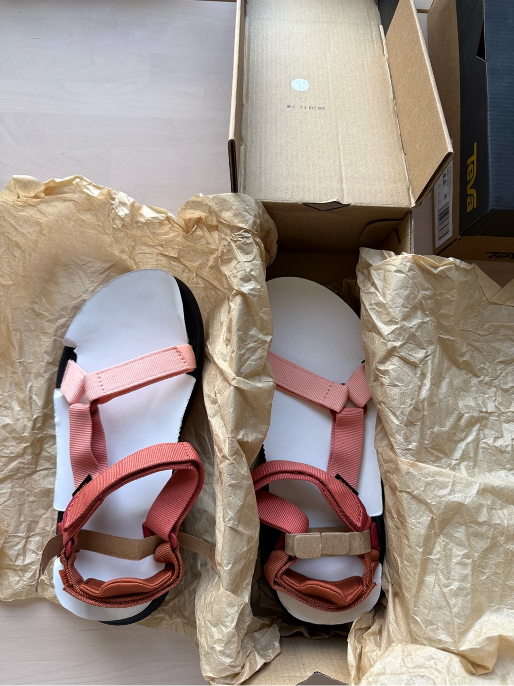 NWT Women's Hurricane XLT3 Sandal Size 9 - Sedona Multi